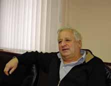 UPOKOJITVE Vojko Zadnik in Stanko Petek na novi življenjski poti BožiËni Ëas lanskega leta je našemu sodelavcu Vojku Zadniku prinesel nekaj povsem posebnega, saj je ravno na dan BožiËa 25. 12.