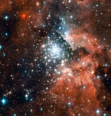 konkrečiu tai yra emisinis ūkas, supantis karštą masyvią žvaigždę. Nuotraukoje pavaizduotas ūkas NGC 6164-65, esantis ~4000 šviesmečių atstumu ir matomas Kampainio žvaigždyne.