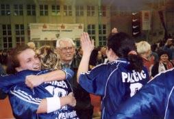 Sport Uzvratna utakmica Ëetvrtfinala Kupa EHF-a: Leipzig - Podravka Vegeta 28:27 Bitkom izboreno polufinale Tekst : Goran»iËin Maπansker Snimio : Ivan»iËin Maπansker U pravoj 60-minutnoj bitki na