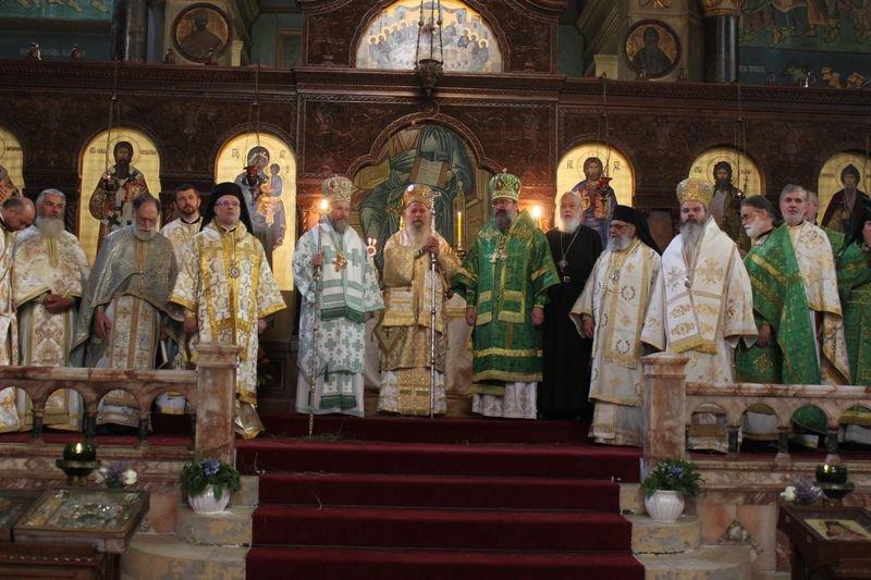СВЕПРАВОСЛАВНА ЛИТУРГИЈА У ЦРКВИ СВЕТОГ САВЕ НА ДУХОВСКИ ПОНЕДЕЉАК На Духовски понедељак у катедралном храму Св. Саве у Лондону служена је све- православна Св. архијерејска Литургија.