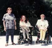 Prirejala so se tekmovanja med invalidskimi organizacijami ljubljanskih obëin in republiπkimi organizacijami distrofikov, slepih, paraplegikov in gluhih. Imeli smo ekipna tekmovanja.
