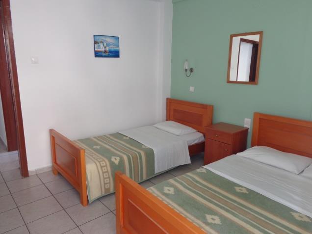 Strana 4 od 6 OPISI APARTMANA: VILLA METAKSIJA Paralija Vila Metaxija nalazi u