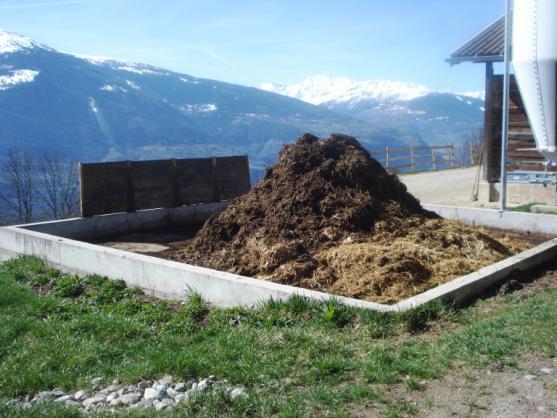 În cazul unei administrări defectuoase, emisii indirecte de protoxid de azot se produc și din cauza filtrării și scurgerii de compuși ai azotului în apele subterane și de suprafață.