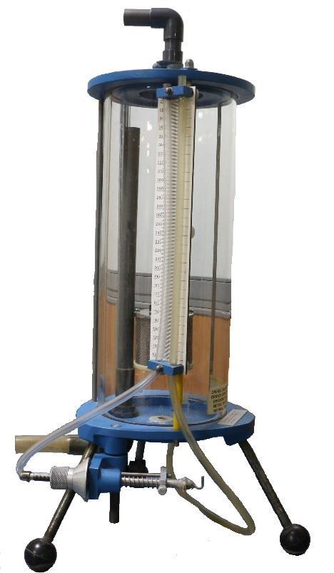 شرح دستگاه و روش آزمایش دستگاه آزمایش مطابق شکل )3( از یک مخزن استوانهای شفاف با دو مانومتر یکی برای تعیین تعیین H 0 H c و دیگری لوله پیتوت برای تشکیل شده است.