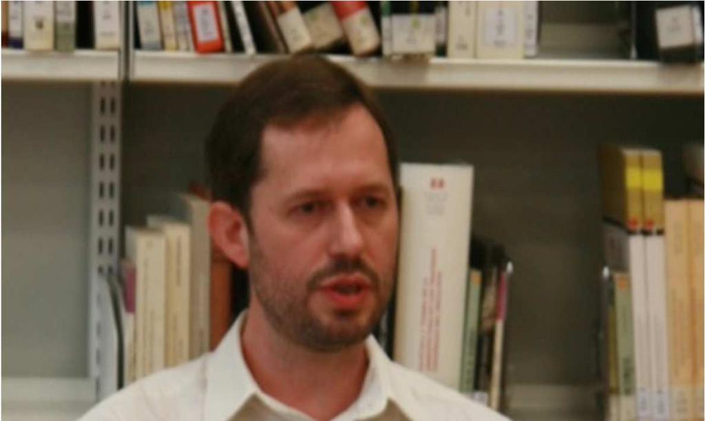 Marcos G. Breuer nació en Argentina. Estudió Filosofía en la Universidad Nacional de Córdoba.
