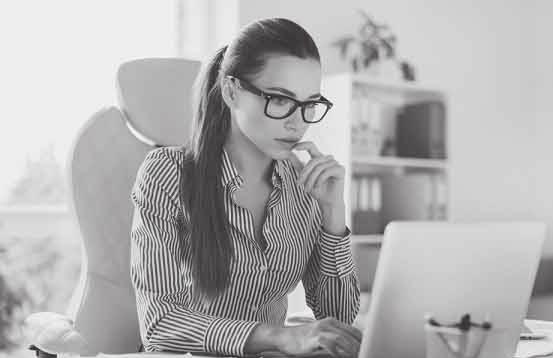 اختاذ القرارات: تقوية العالقة: كوني على ثقة متاما بأن أهم أمر سيكسبك حبك وثقتك يف نفسك هو تقوية عالقتك فيها