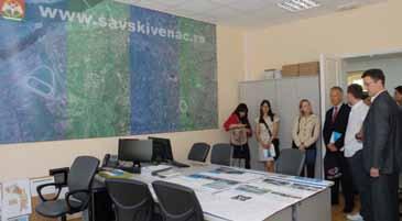 У потпуно реновираној згради у Улици Кнеза Милоша 47 отворен је Бизнис центар Градске општине Савски венацпрви општински пословни центар такве врсте у Србији.