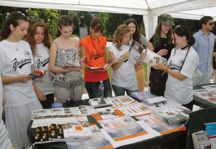 БЕСПЛАТНА ЛЕТЊА ШКОЛА ПЛЕСА Секретаријат за омладину и спорт града Београда, Плесни савез Београда и Плесни клуб Ред Стар организују бесплатну летњу школу плеса за све узрасте.