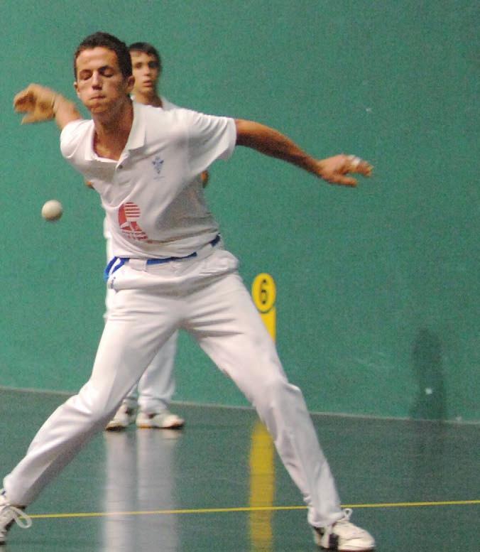 KIROLA 29 (22-10); atzean, Irizar bikotekidea.