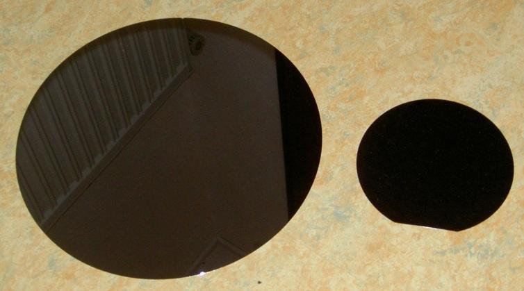 Pločice se sa obe strane glačaju do glatkoće od 2-3 µm, hemijski nagrizaju