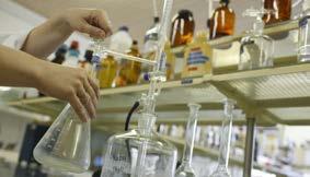 Zunanji odjemalci storitev laboratorijev z nadpovprečno oceno ocenjujejo strokovnost izvedbe storitev, dosegljivost in komunikativnost osebja ter pravilnost izpisa poročil o preskusih (4,4), sledi