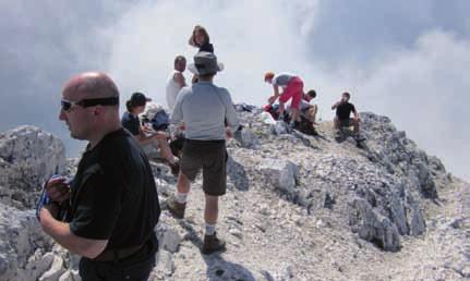32 ELGO, september 2010 Za vsakogar nekaj Planinska tura na 2542 m visok Dovπki kriæ Foto: Florijan Cerkovnik Druge planinske ture na 2542 m visok Dovπki kriæ, ki je potekala v okviru planinske