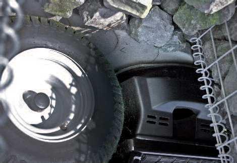Na teh mestih lahko uporabite novo robno ploščo za robotsko kosilnico: Plošče enostavno položite vzdolž ovire in se s kolesi