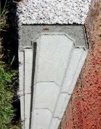 Najbolje je uporabljati naše 22 x 10 cm obrobe ali palisadne obrobe v najrazličnejših barvah, ki se podajo k preostali