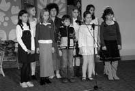 Program sta povezovala edina učenca 4. razreda osemletke na podružnici - Tilen Hočevar in Marko Gradišar. Otroci so imeli možnost nastopiti na odru in prav vsi so to izkoristili.