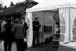 Predstavili so jim delo in naloge policista, policista vodnika službenega psa in delo pripadnika posebne policijske enote PU Novo mesto.