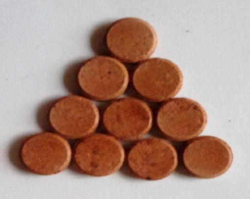 Lampiran 5. Gambar tablet ekstrak etanol kulit batang sikkam (a) (b) Keterangan : a.