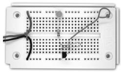 Skica 42: Elektrometer Skica 43: Odkrivanje električnih nabojev 18. LED KOT FOTO ELEMENTI Ta poizkus prinaša nadaljnje možnosti za izgradnjo enostavnega svetlobnega senzorja. Tokrat uporabite BS170.