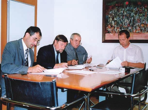 Foto Miro Jakomin Med πtevilnimi dogodki na sindikalnem podroëju je leta 2004 zelo odmeval tudi podpis dveh aneksov h kolektivnim pogodbam za elektrogospodarstvo in premogovniπtvo.