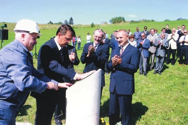 Sredi septembra je na Kanalskem Vrhu, kjer bo bodoëe akumulacijsko jezero, predsednik vlade mag.