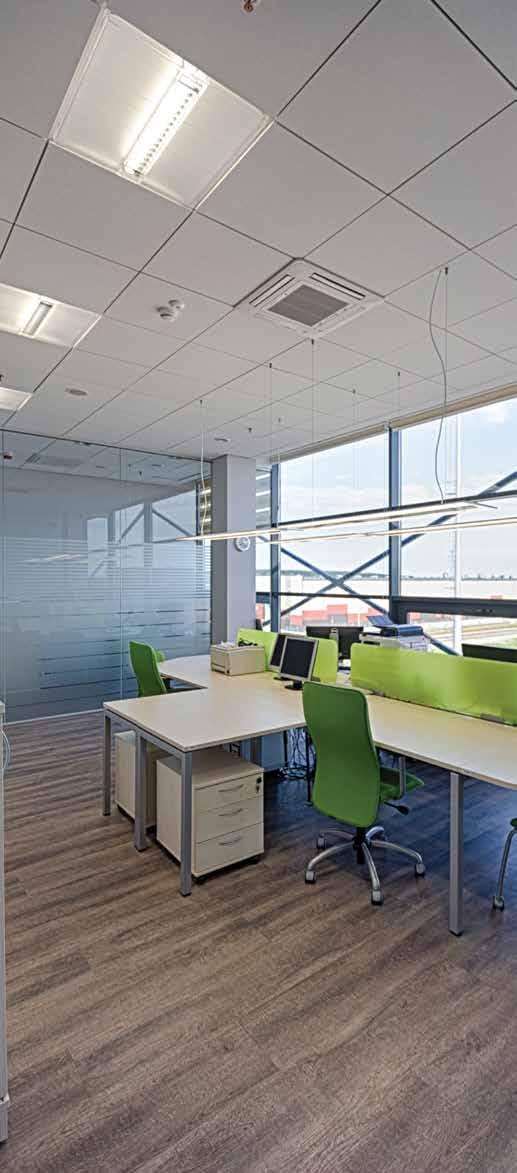 Technologijos Idealu biurą apšviesti pakabinamais arba pastatomais šviestuvais Idealus variantas biurui apšviesti yra pakabinami arba pastatomi šviestuvai, kurie šviečia ir į viršų, ir į apačią.