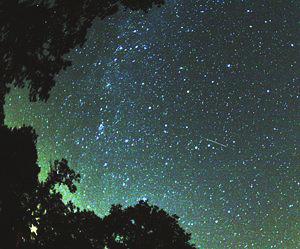 kmi a Astronomi v Kmici, dvanajstič kometov na drugih mestih kot Zemlja. Panoramska kamera na robotskem vozilu Spirit je 7.