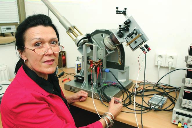 M Y V I S I O N S V súčasnosti sa fyzici zaoberajú vytváraním maličkých častíc s veľkosťou len niekoľko milióntin milimetra.