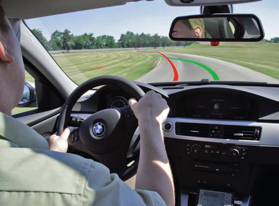 TEXT: MIROSLAV KNAPÍK FOTO: BMW Tenká zelená čiara Sadnete si do špeciálne upraveného auta a prerežete celý okruh Nürburgring v ideálnej stope. Rovnako precízne ako Schumacher.
