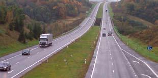 automagistralėse, keliuose, gatvėse, oro uostų takuose, automobilių stovėjimo aikštelėse, žemės sankasų ir pylimų renavimui bei aplinkosaugoje sąvartynų vanens renavimui.