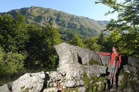 Planina Zaprikraj 5. oktober Ustanova Fundacija Poti miru v Posočju 9.00 info@potmiru.si Pohod na Zaprikraj Zbrali se bomo nad vasjo Drežniške Ravne pri koritu (smer planina Zaprikraj).