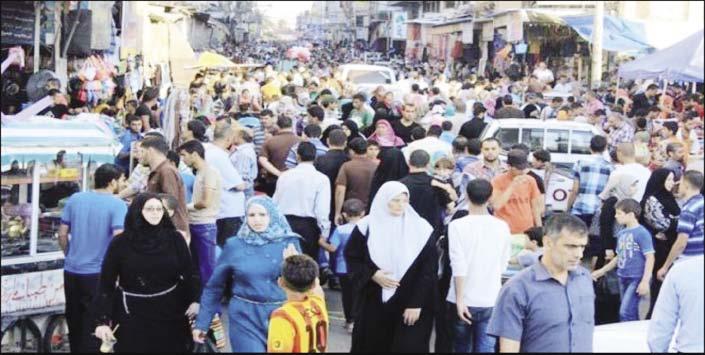 وحسسب النتاءج فقد بلغ عدد السسكان في القطاع 1.899.291 نسسمة تششكل ما نسسبته 39.7 من مجمل سسكان دولة فلسسطين ويششكل الذكور ما نسسبته 50.7 من مجمل سسكان القطاع فيما بلغت نسسبة الاناش. 49.