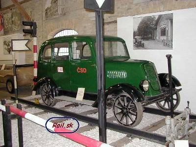 Zastavili sme sa aj pri najstaršom automobilovom exponáte, to je automobil značky Praga z roku 1911 pána Příhodu z Prahy.