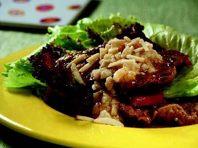 narezanog kopra 1 ælica narezanog celerova lista Odreske πarana nakapajte limunovim sokom i pospite Vegetom Twist riba. Uvaljajte ih u braπno, u razmuêena jaja, a zatim u kruπne mrvice.