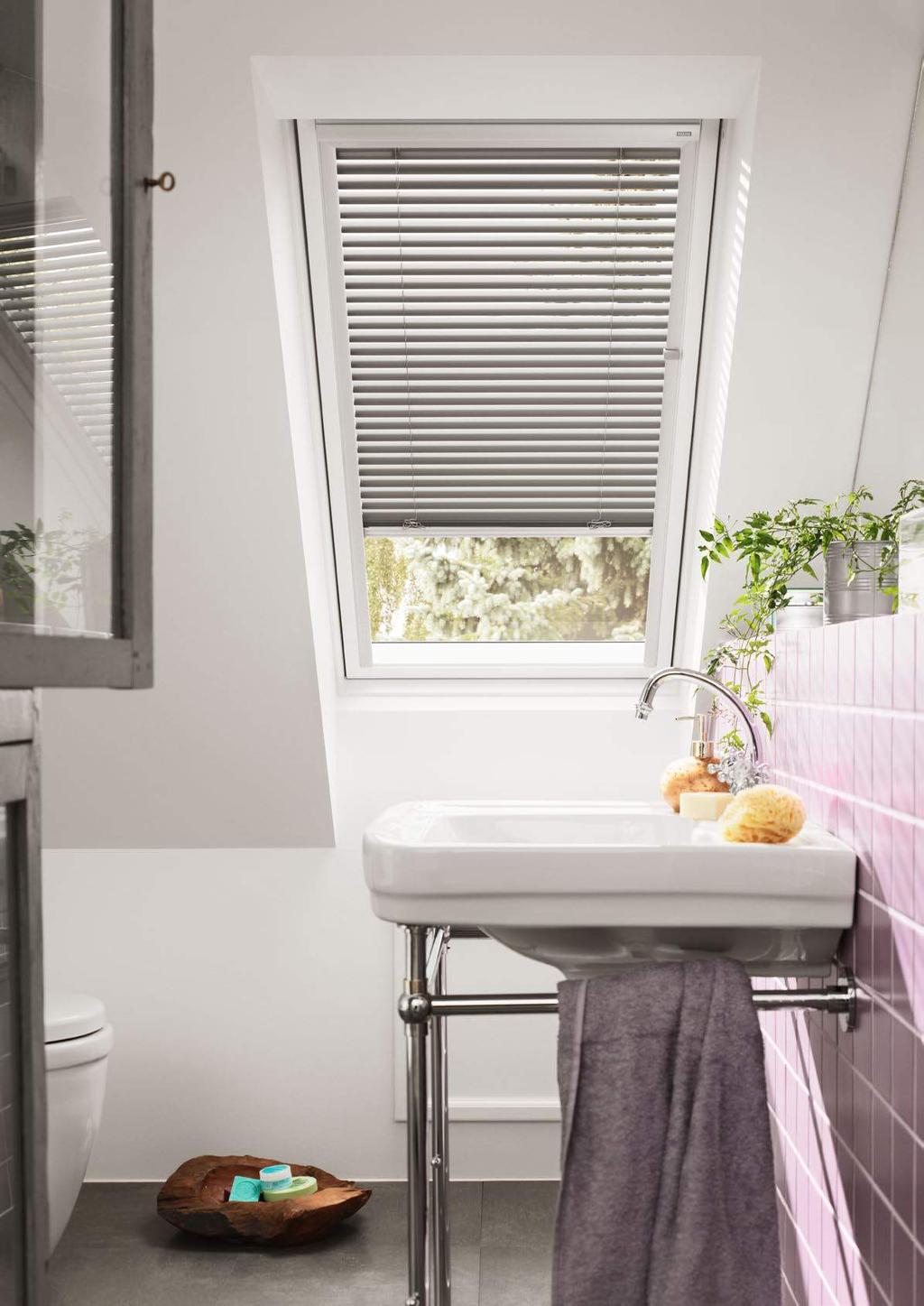 Standard Plus viršuje GLU 0055 15 METŲ GARANTIJA Lengva prižiūrėti CK02 55 x 78 FK06 66 x 118 Speciali tarpinė geresniam sandarumui saugus stiklas viršuje Galimas su rankena apačioje, užsakant