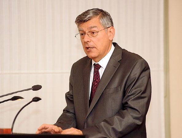 Akademik Željko Reiner istaknuo je da bi sukladno Europskim smjernicama o liječenju dislipidemija, bolesnike s velikim ukupnim cerebrovaskularnim i kardiovaskularnim rizikom obvezatno trebalo