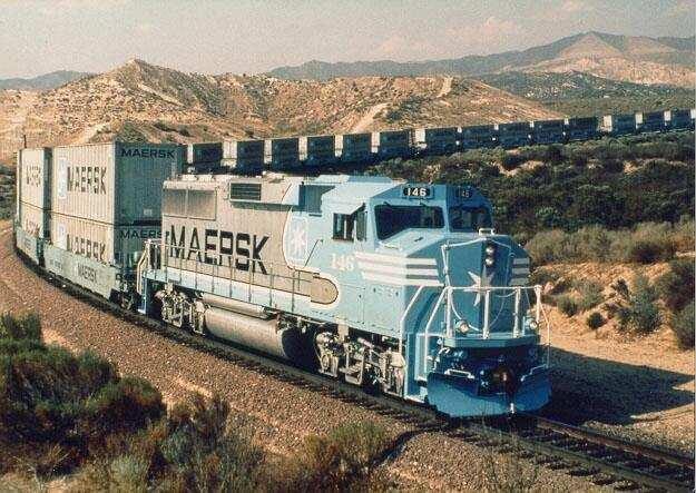 Mladším bratom SD 70 MAC je SD 90 MAC (Obr. 2.7). Vyznačuje sa ešte vyššou ťažnou silou a maximálnou rýchlosťou (viď tabuľka). Taktiež bolo vyrobených niekoľko výkonových variant (3210 až 4475 kw).