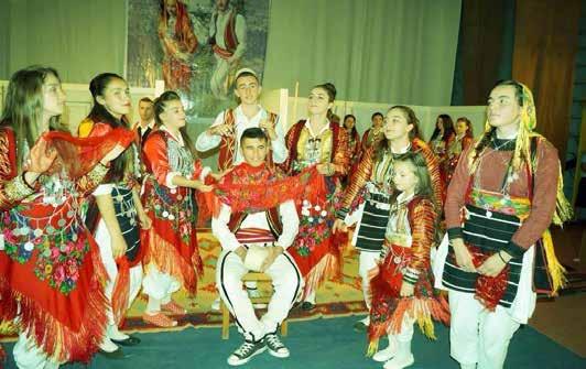 pamundur mos me e pranuar një gjendje hutimi që të pushton, një tronditje e brendshme që të përkund si gjethe. Udhëtimi nëpër re i shpatit, rreket me ngjasuar me një udhëtimi si nëpër ëndrra.