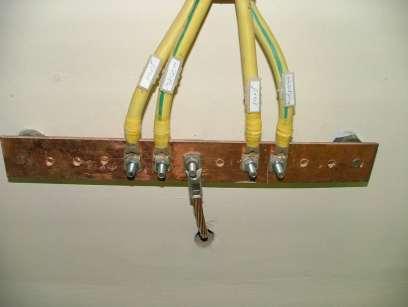 M.H - Amrollahi 88-10-24 81 جوشكاري با كارپيت و جوشكاري Cadweld كليه اتصاالت كه در زير خاك دفن مي شود ياا در فاااآ ازاد كاه اال ااگ زدا زد اي و خو ي وجوددا بايد توسط جوش كارپيت كارپيت كاارآ شاود ياا
