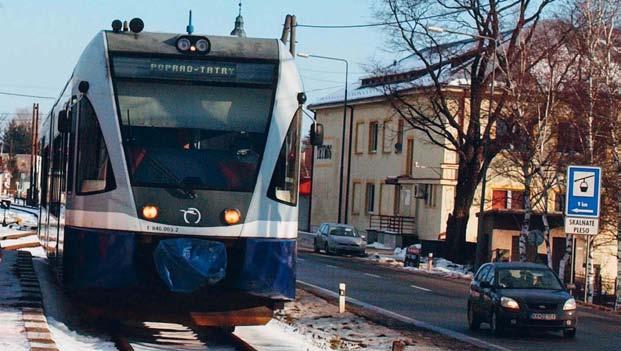 SÚVISLOSTI Foto ( jkk) KEDY PRESADNEME Z AUTA NA VEREJNÚ DOPRAVU? Podľa štatistík podiel verejnej dopravy voči individuálnej automobilovej klesá.