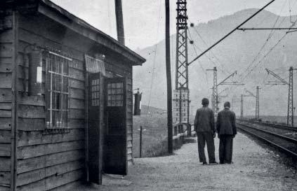 Na zastávkach Krpeľany a Šútovo vznikli vtedy provizórne prijímacie budovy, z ktorých prvú menovanú zaznamenala v roku 1960 síce menej kvalitná, ale hodnotná fotografia.