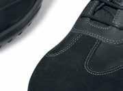9512 Mäkký a poddajný kožený zvršok tejto topánky v klasickom štýle wingtip Derby brogue, spolu s vysokokvalitnými funkčnými textíliami vedie k pohodlnému, elegantnému štýlu