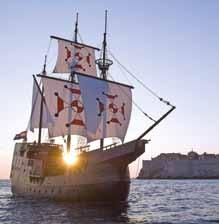 Dubrovnik»arolija staroga grada opasanog zidinama Kada posjeêujete Hrvatsku nikako ne smijete zaobiêi Ëaroban stari grad Dubrovnik.