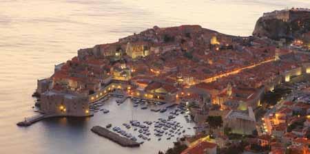 Stari grad je pod UNESCO-vom zaπtitom, Ëime mu je priznata svjetska vaænost.