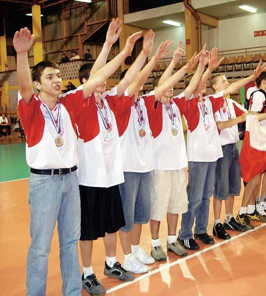 RELIGIJA I SPORT Sport kao odraz Posebna je uloga sporta pomoêi mladom Ëovjeku da postane odgovorna osoba koja zna πto hoêe i πto moæe.