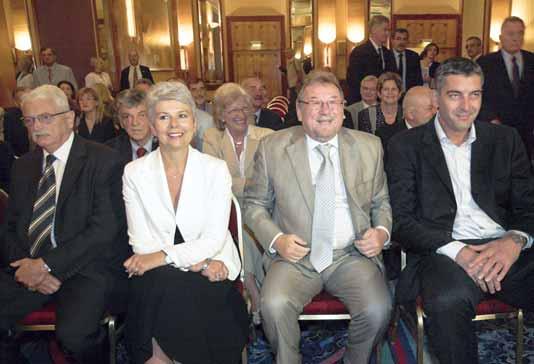 HOO-a i Inicijativnom odboru za osnivanje HOO-a, kao i sportaπima osvajaëima olimpijskih odliëja u razdoblju od 1992. do 2006. godine.