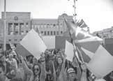 Aktuale Përdorimi në masë dhe keqpërdorimi i simboleve nacionale gjatë dhjetë viteve të fundit në fushata, mitingje e të tjera më shumë sesa për zgjimin e sentimentit patriotik kanë krijuar konfuzion