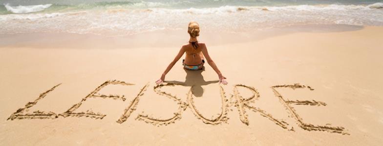 Leisure Η λέξη leisure έχει περισσότερο θεωρητική έννοια και είναι ο ορισμός του ελεύθερου χρόνου μετά την εργασία.