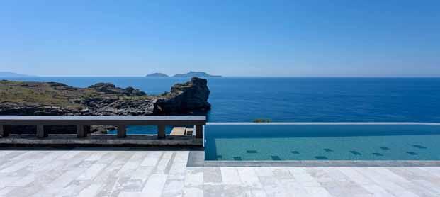 The residence unfolds in two levels, within the privileged 1.