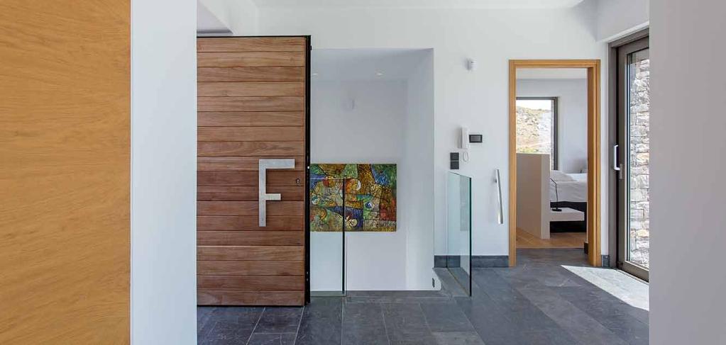 Indoors, the selection of materials is based on minimalism and simplicity; the colour white predominates on the walls and ceiling, while local marble is used in several forms on floors,