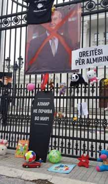 ..", ka thënë nëna e Almirit, Mynevere Aliu Koha Omer XHAFERI AKTUALE PROTESTË MASIVE PËR VOGËLUSHIN E NDJERË, ALMIR ALIU Përgjegjësi MYNEVERE ALIU Djali im, Almiri, nuk do të kthehet, por së paku